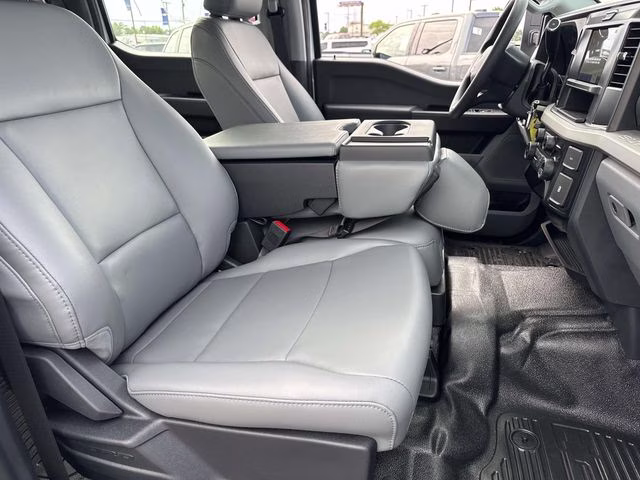 2026 Oxford White Ford Super Duty F-350 DRW XL 4X4 Chassis