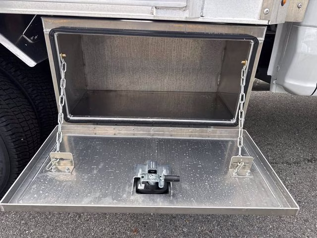 2026 Oxford White Ford Super Duty F-350 DRW XL 4X4 Chassis