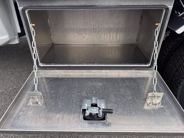 2026 Oxford White Ford Super Duty F-350 DRW XL 4X4 Chassis