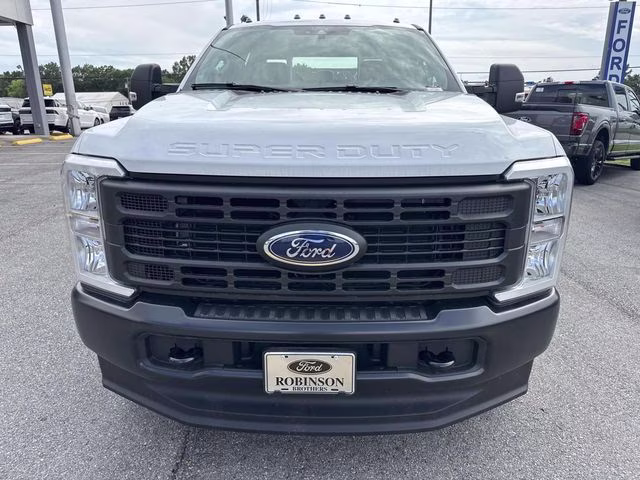 2026 Oxford White Ford Super Duty F-350 DRW XL 4X4 Chassis