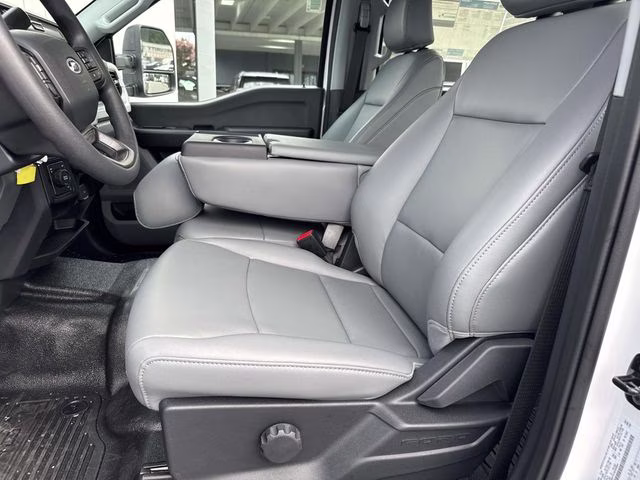 2026 Oxford White Ford Super Duty F-350 DRW XL 4X4 Chassis