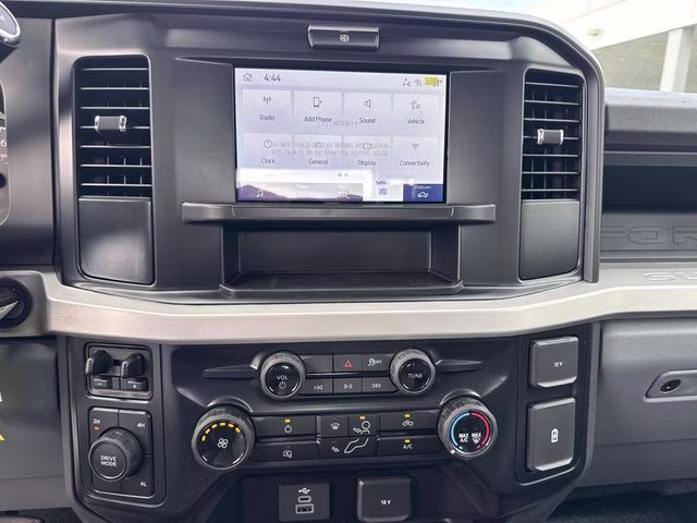 2026 Oxford White Ford Super Duty F-350 DRW XL 4X4 Chassis