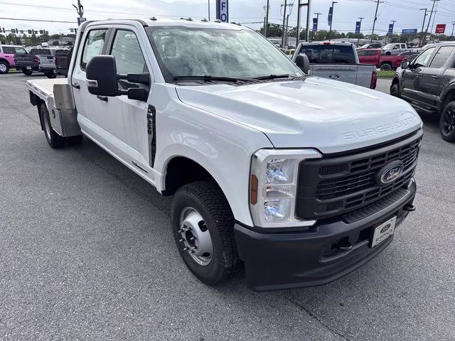 2026 Oxford White Ford Super Duty F-350 DRW XL 4X4 Chassis