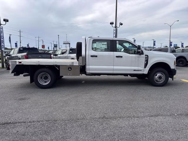 2026 Oxford White Ford Super Duty F-350 DRW XL 4X4 Chassis