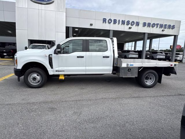 2026 Oxford White Ford Super Duty F-350 DRW XL 4X4 Chassis