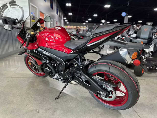 2025 - Suzuki GSX-R 1000 Motorcycle