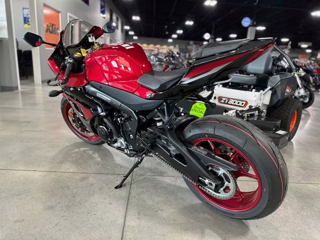 2025 - Suzuki GSX-R 1000 Motorcycle