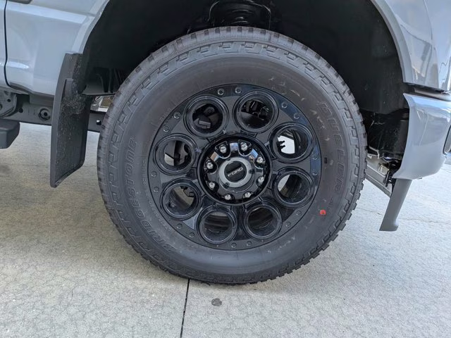 2026 Gray Metallic Ford Super Duty F-350 SRW LARIAT 4X4 Truck