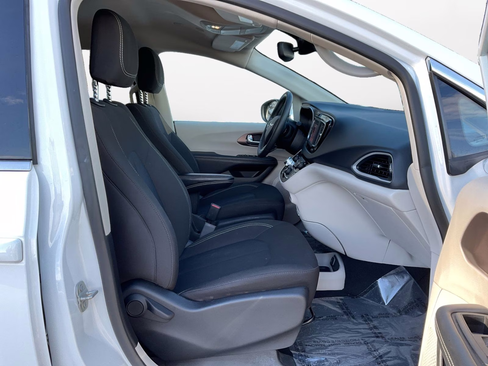 2023 Bright White Clearcoat Chrysler Voyager LX FWD Van