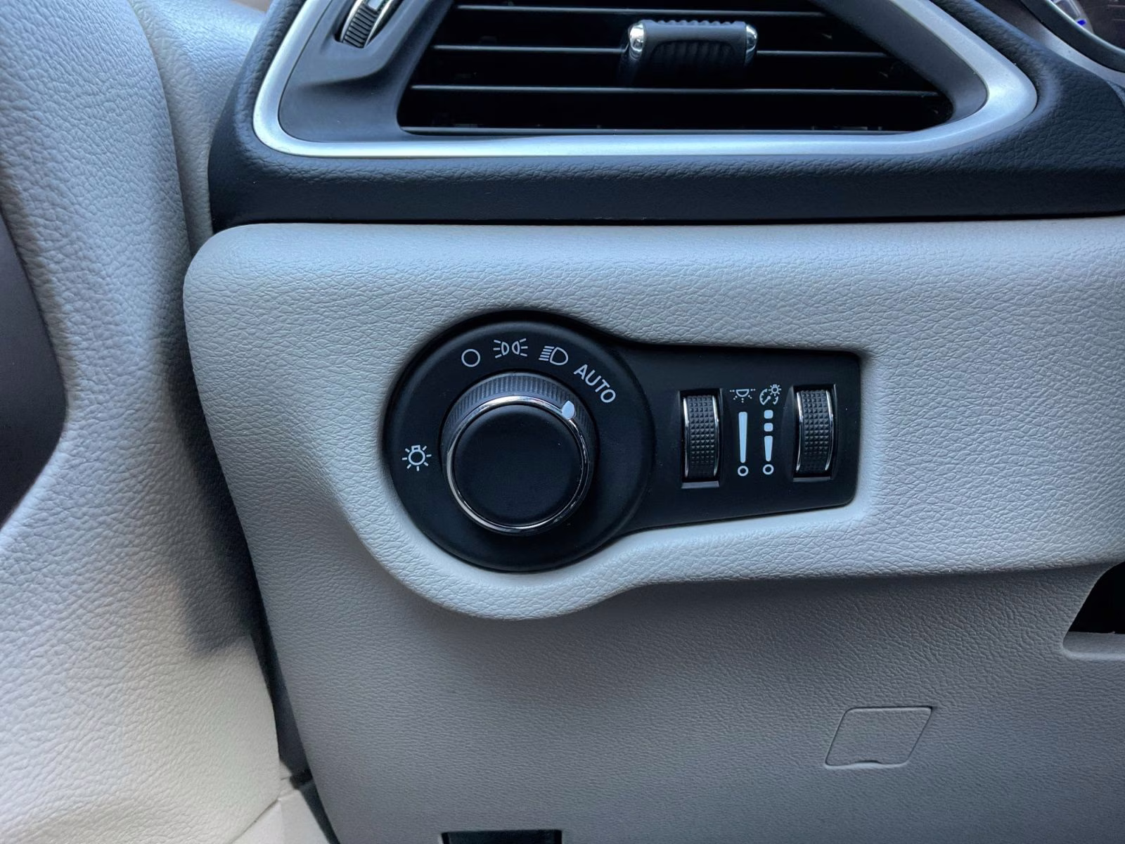 2023 Bright White Clearcoat Chrysler Voyager LX FWD Van