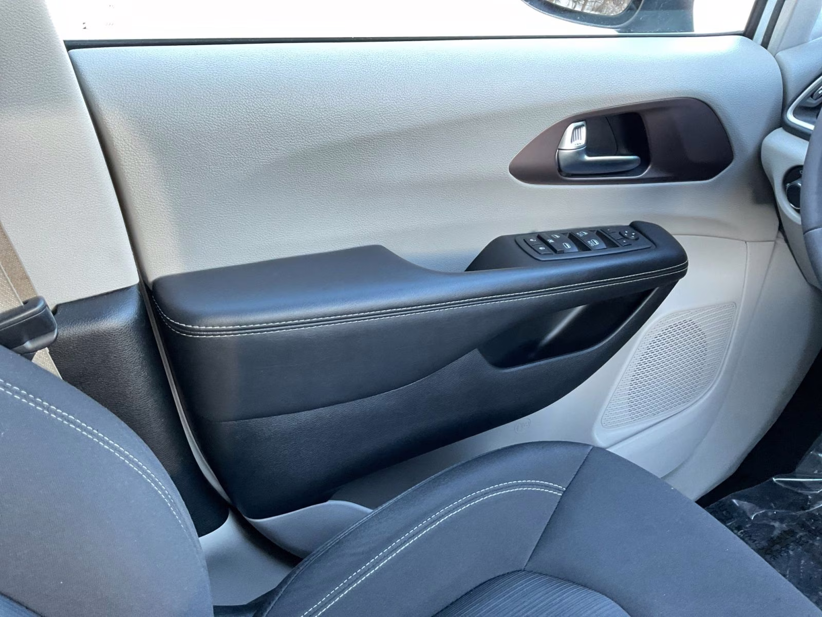 2023 Bright White Clearcoat Chrysler Voyager LX FWD Van