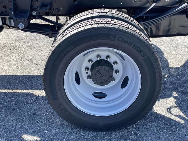 2026 Oxford White Ford Super Duty F-450 DRW XL 4X4 Chassis