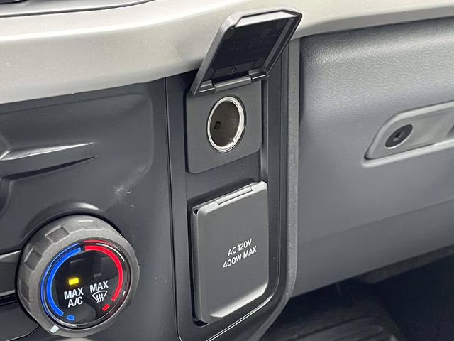 2026 Oxford White Ford Super Duty F-550 DRW XL RWD Chassis