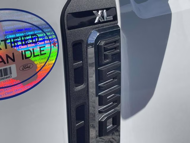 2026 Oxford White Ford Super Duty F-550 DRW XL 4X4 Chassis