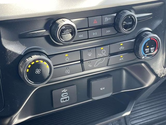 2026 Oxford White Ford Super Duty F-250 SRW XL 4X4 Truck