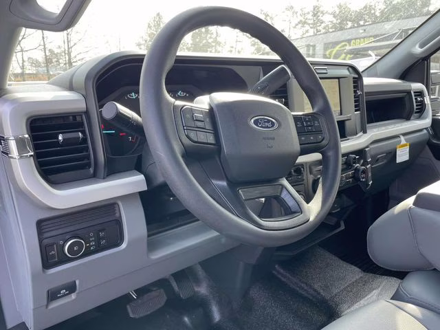 2026 Oxford White Ford Super Duty F-350 SRW XL RWD Truck