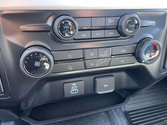 2026 Oxford White Ford Super Duty F-250 SRW XL 4X4 Truck