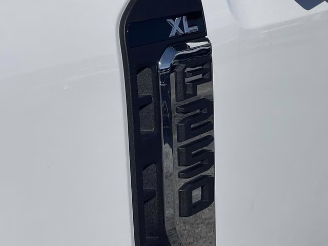 2026 Oxford White Ford Super Duty F-250 SRW XL 4X4 Truck