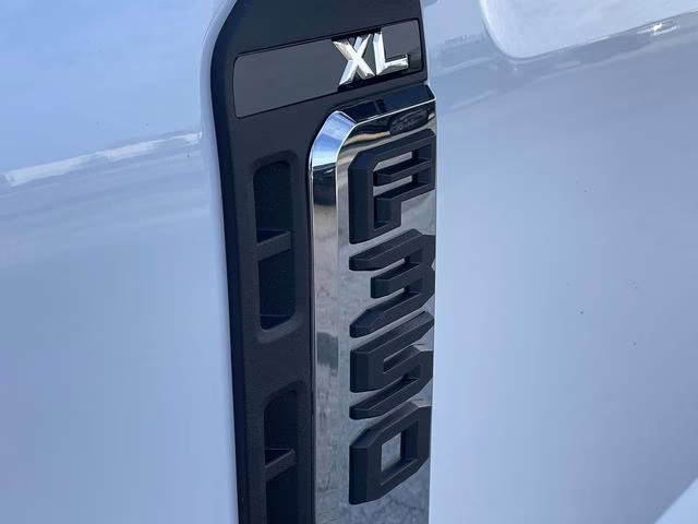 2026 Oxford White Ford Super Duty F-350 SRW XL 4X4 Truck
