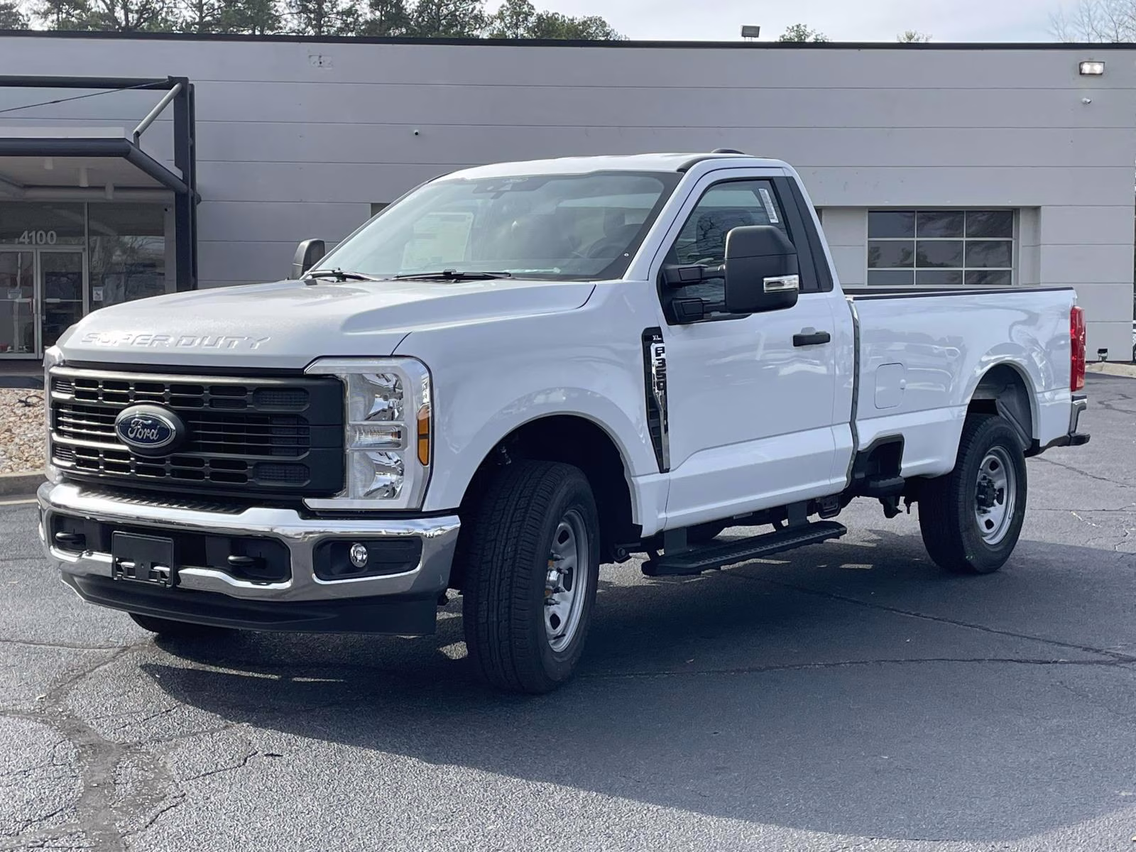 2026 Oxford White Ford Super Duty F-350 SRW XL RWD Truck