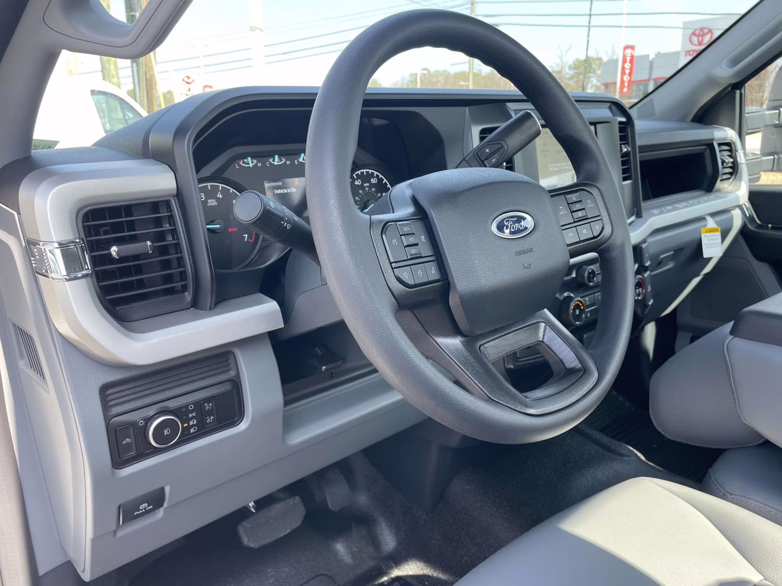 2026 Oxford White Ford Super Duty F-350 SRW XL RWD Truck