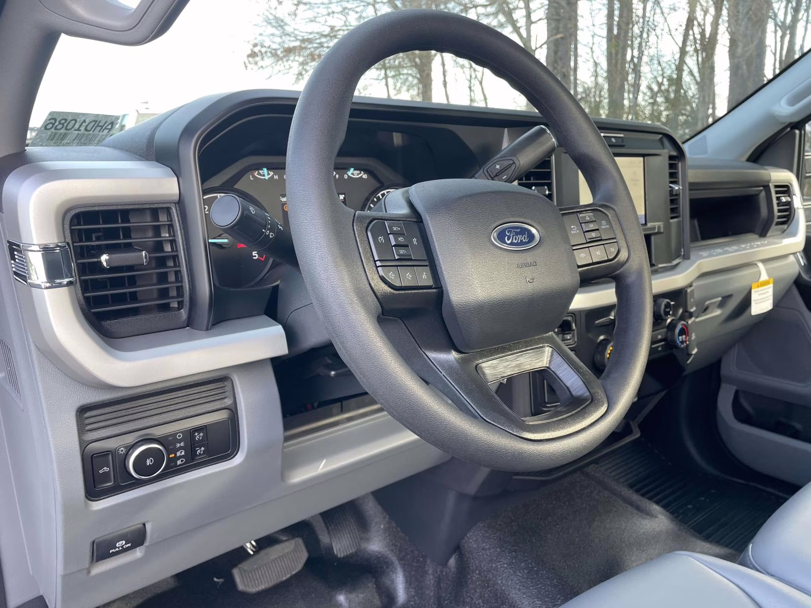 2026 Oxford White Ford Super Duty F-350 SRW XL 4X4 Truck