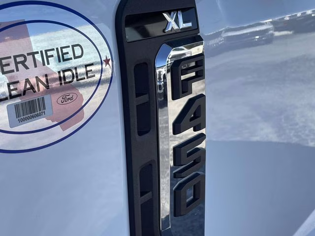 2026 Oxford White Ford Super Duty F-450 DRW XL 4X4 Chassis