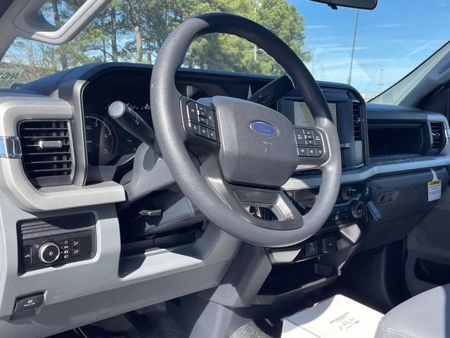 2026 Oxford White Ford Super Duty F-550 DRW XL 4X4 Chassis