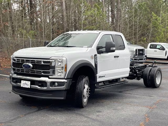 2026 Oxford White Ford Super Duty F-550 DRW XL RWD Chassis
