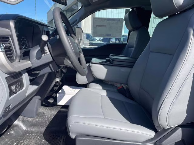 2026 Oxford White Ford Super Duty F-550 DRW XL 4X4 Chassis