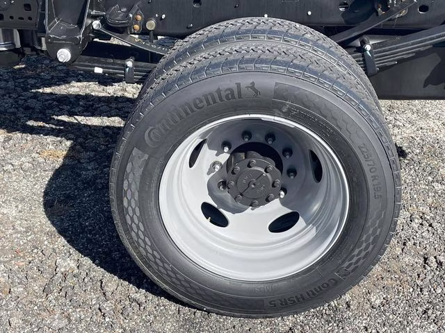 2026 Oxford White Ford Super Duty F-550 DRW XL 4X4 Chassis