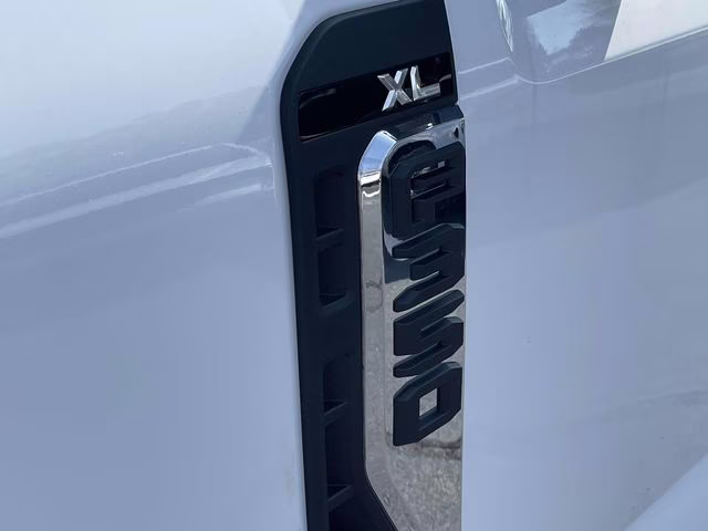 2026 Oxford White Ford Super Duty F-350 SRW XL RWD Truck