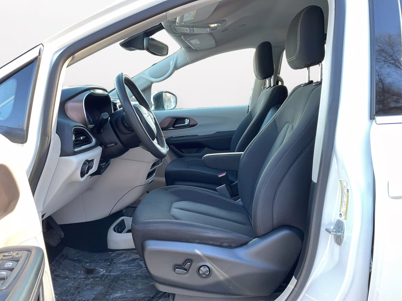 2023 Bright White Clearcoat Chrysler Voyager LX FWD Van