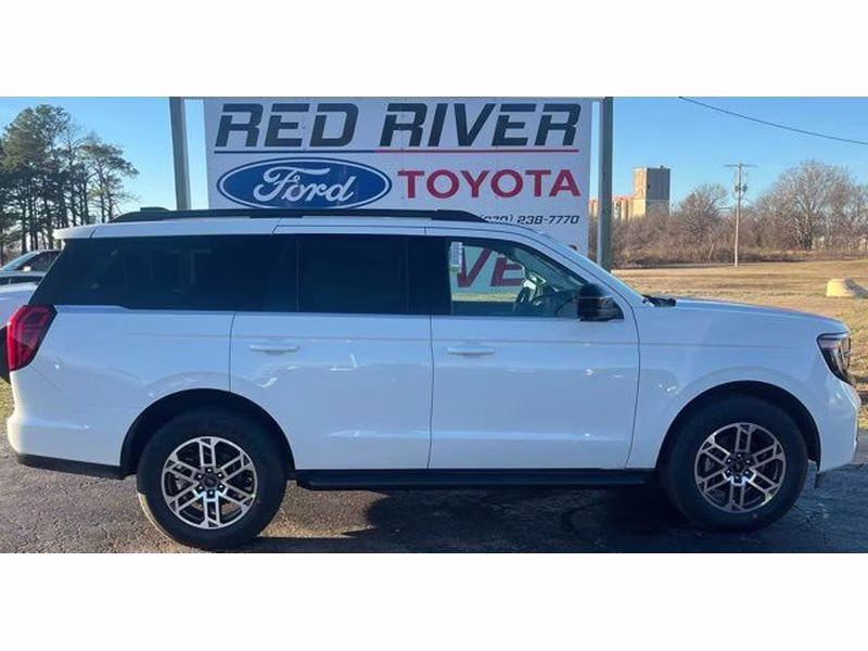 2026 Star White Metallic Tri-Coat Ford Expedition Active RWD SUV