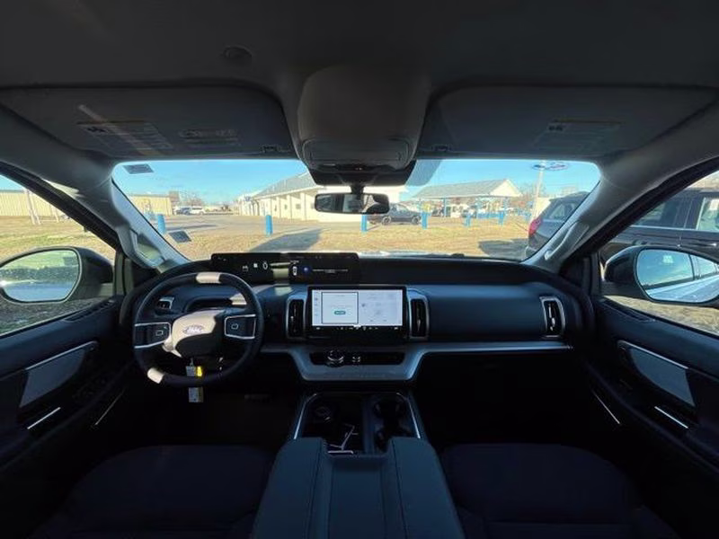 2026 Star White Metallic Tri-Coat Ford Expedition Active RWD SUV