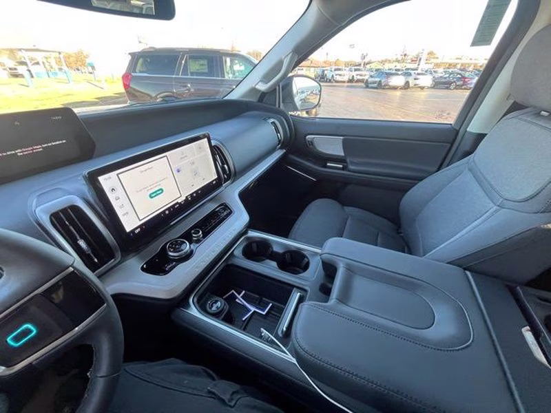 2026 Star White Metallic Tri-Coat Ford Expedition Active RWD SUV