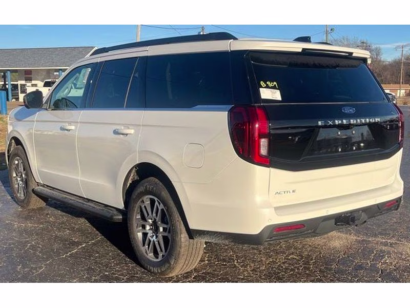 2026 Star White Metallic Tri-Coat Ford Expedition Active RWD SUV