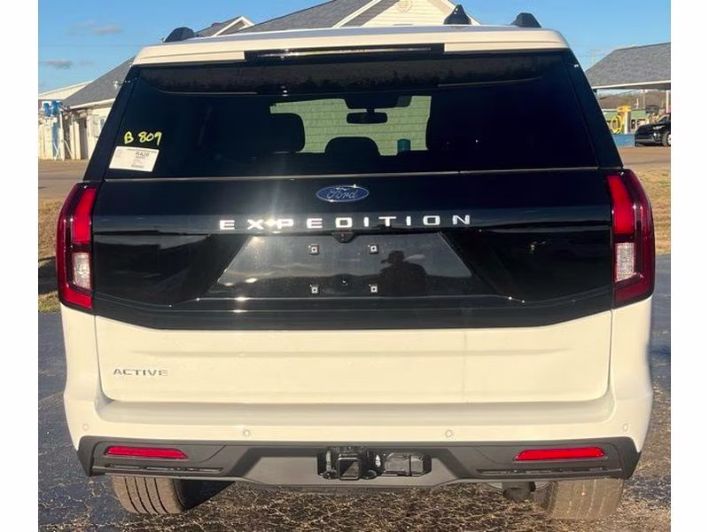 2026 Star White Metallic Tri-Coat Ford Expedition Active RWD SUV