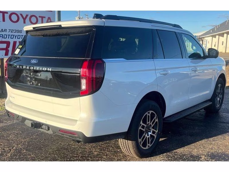 2026 Star White Metallic Tri-Coat Ford Expedition Active RWD SUV