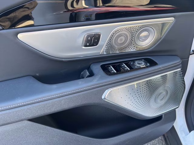 2026 White Platinum Clearcoat Metallic Lincoln Nautilus Reserve AWD SUV