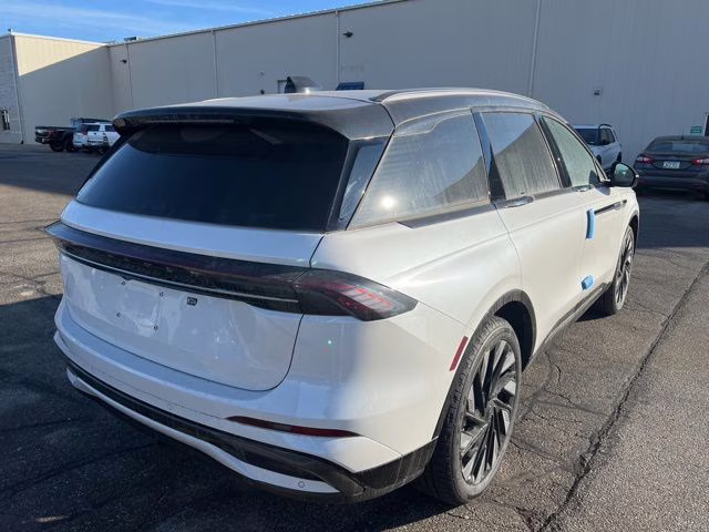 2026 White Platinum Clearcoat Metallic Lincoln Nautilus Reserve AWD SUV