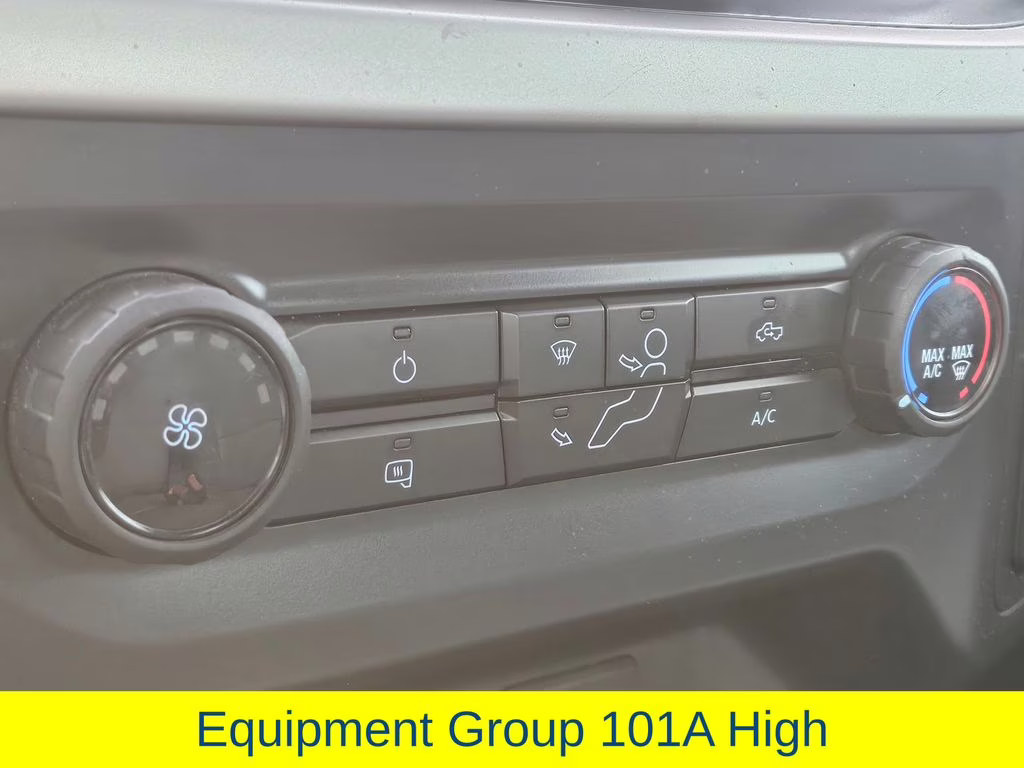 2022 Oxford White Ford F-150 XL 4X4 Truck