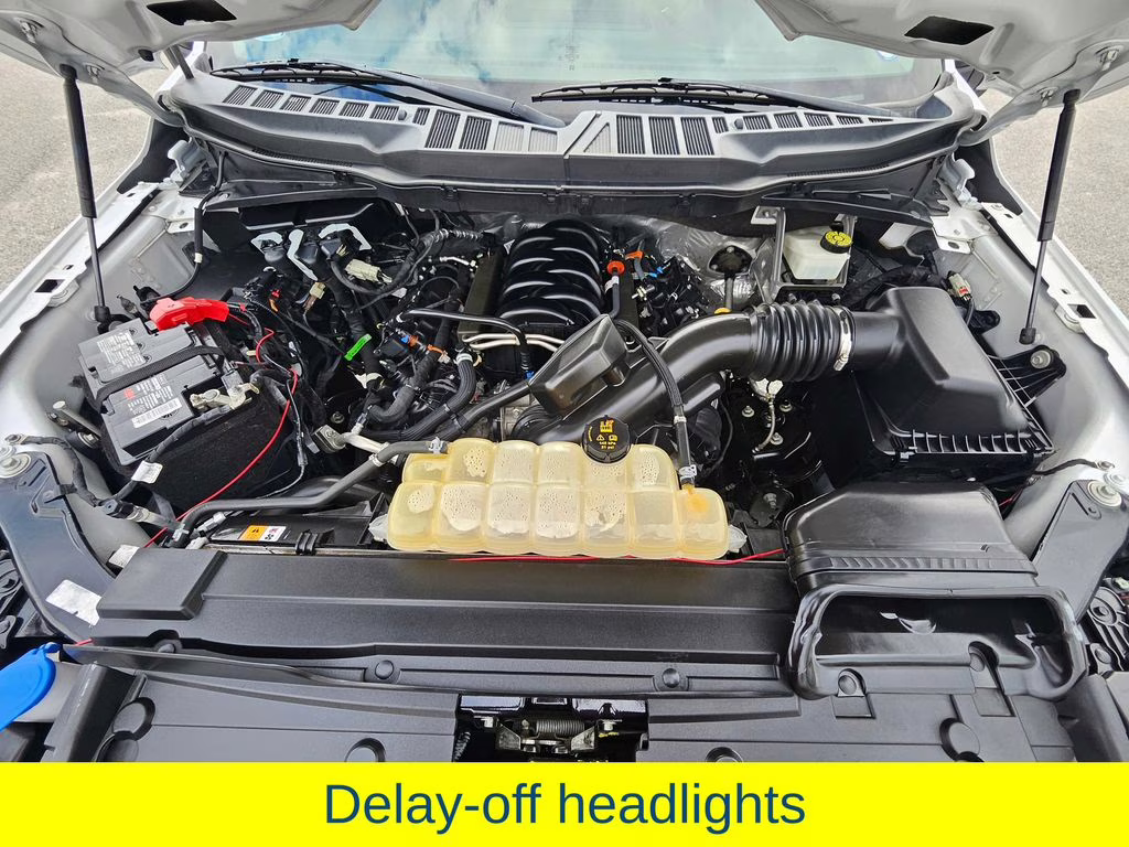 2022 Oxford White Ford F-150 XL 4X4 Truck