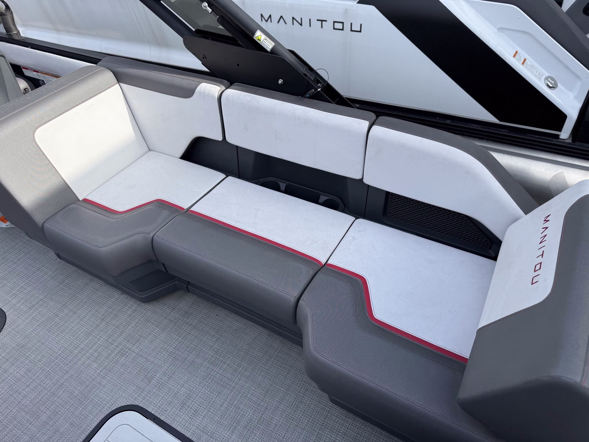2024 Manitou Pontoon Cruise 22 Max Switchback V-Toon Boat