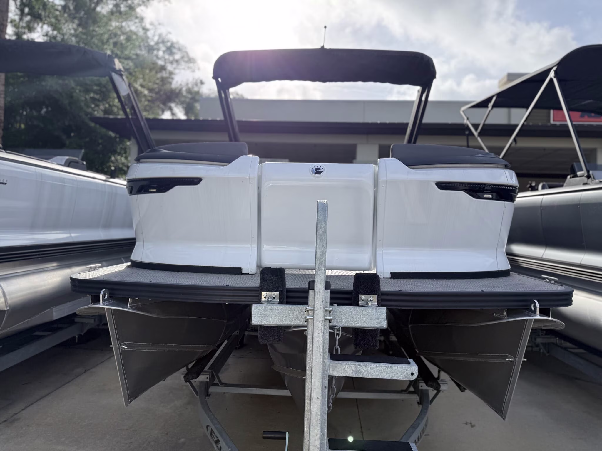 2024 Manitou Pontoon Cruise 22 Max Switchback V-Toon Boat