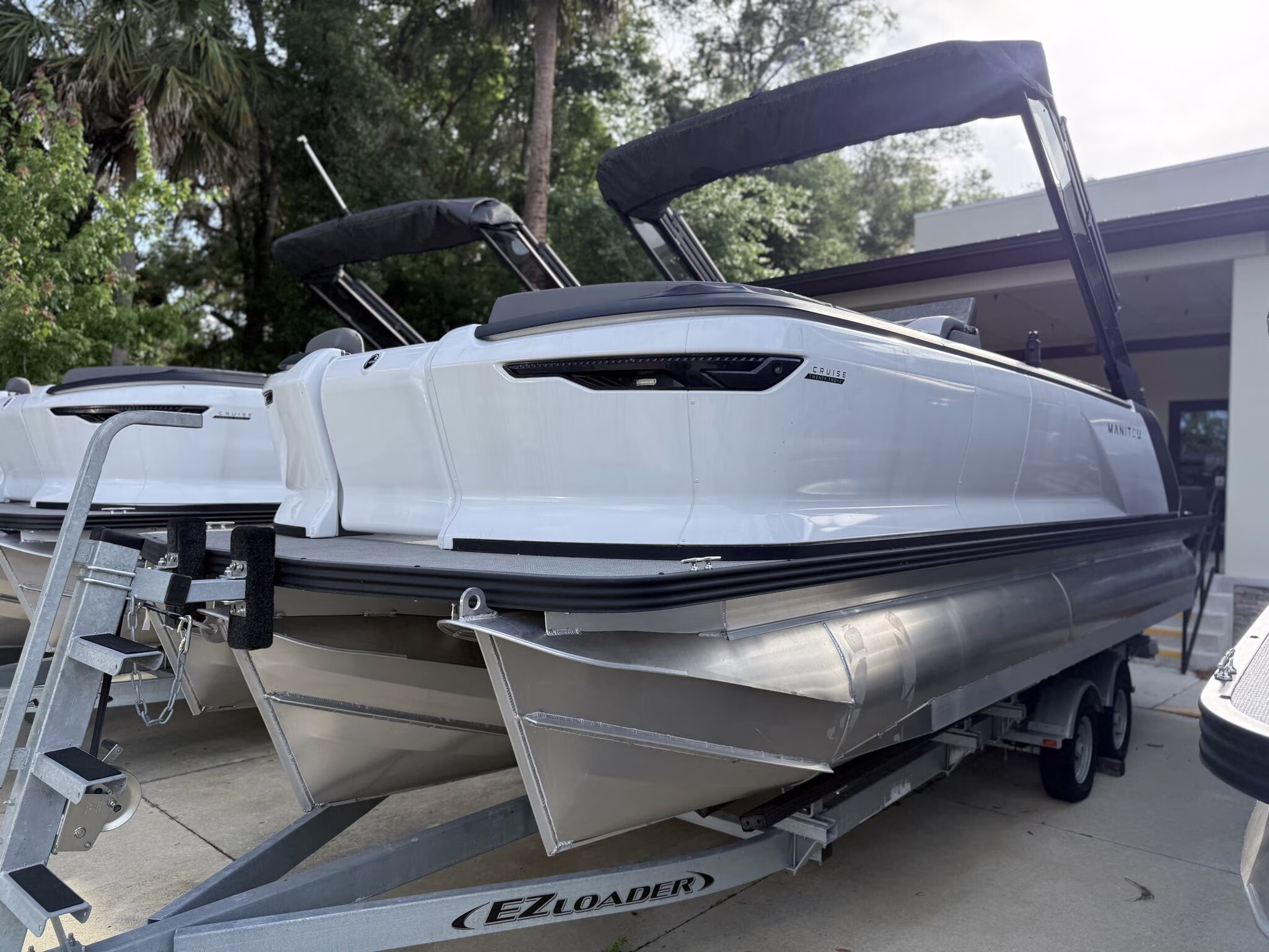 2024 Manitou Pontoon Cruise 22 Max Switchback V-Toon Boat
