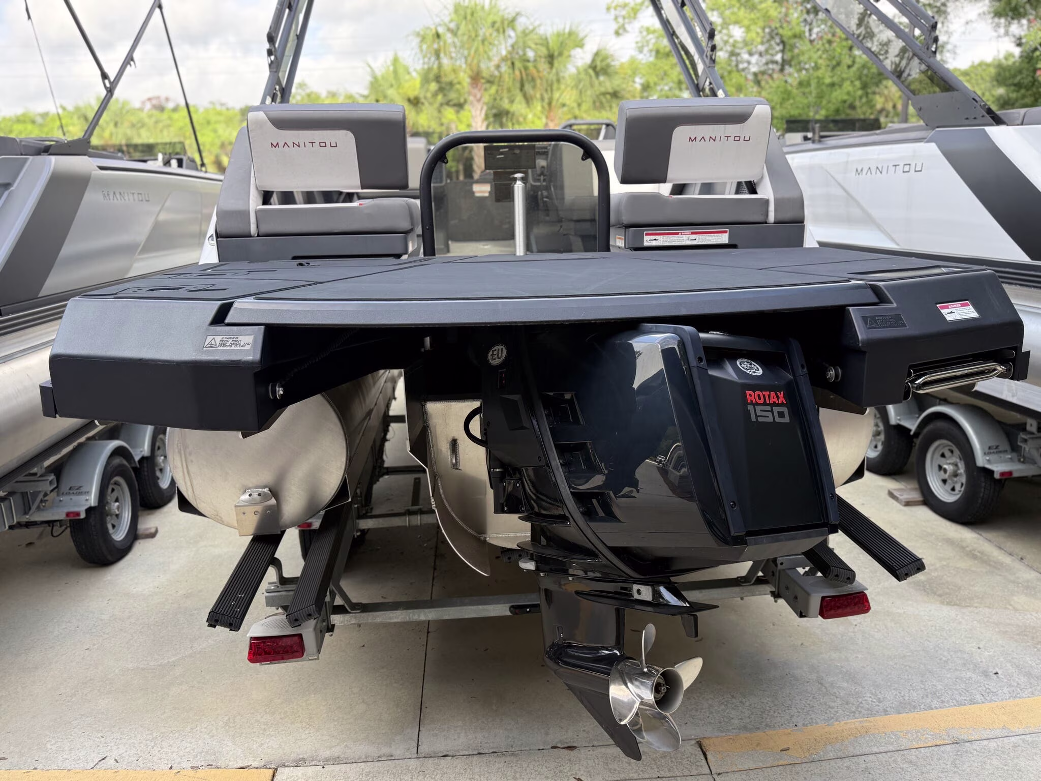 2024 Manitou Pontoon Cruise 22 Max Switchback V-Toon Boat
