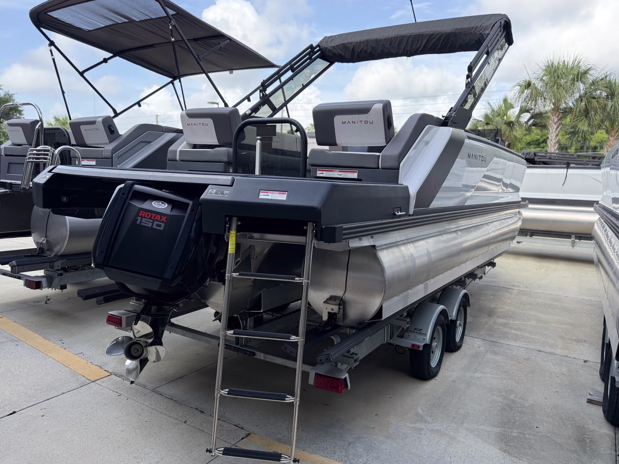 2024 Manitou Pontoon Cruise 22 Max Switchback V-Toon Boat