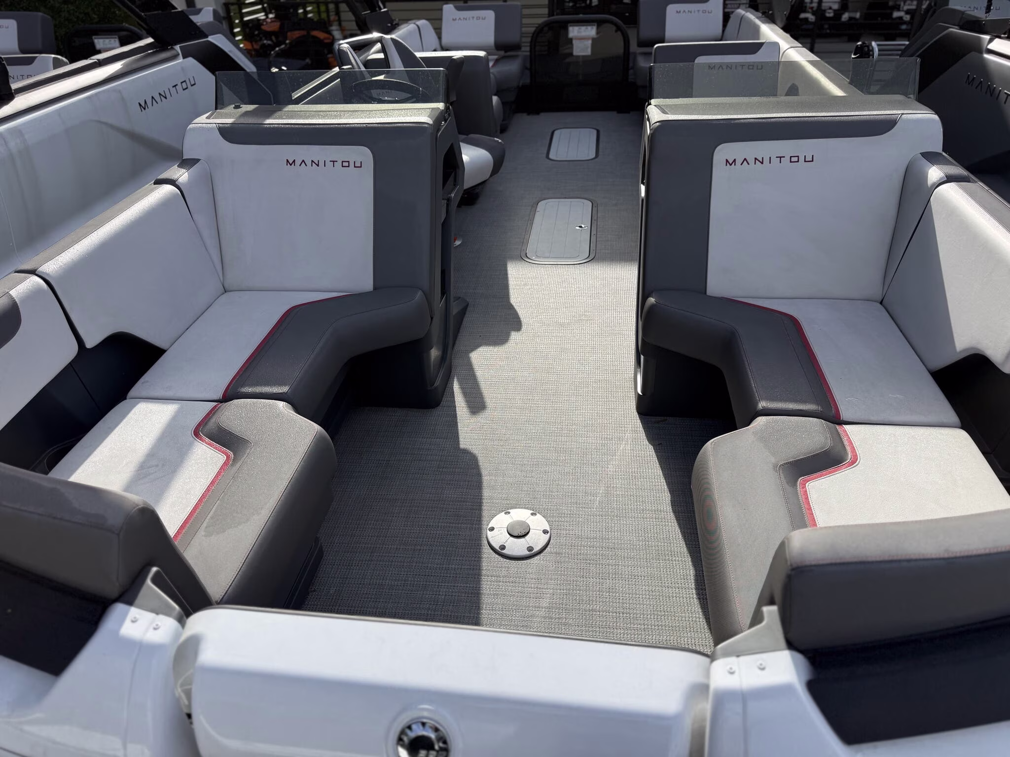2024 Manitou Pontoon Cruise 22 Max Switchback V-Toon Boat