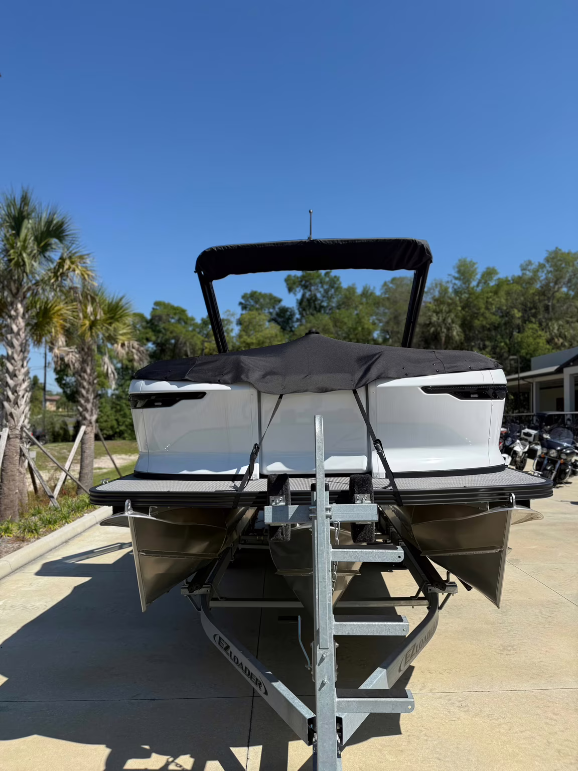 2024 Manitou Pontoon Cruise 22 Max Switchback V-Toon Boat